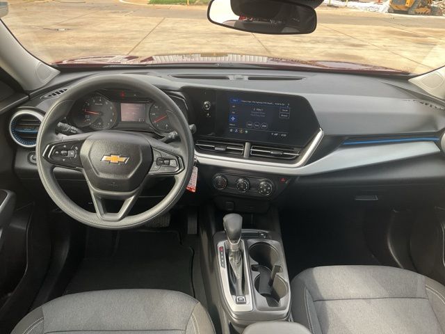 2025 Chevrolet Trax LS photo 3