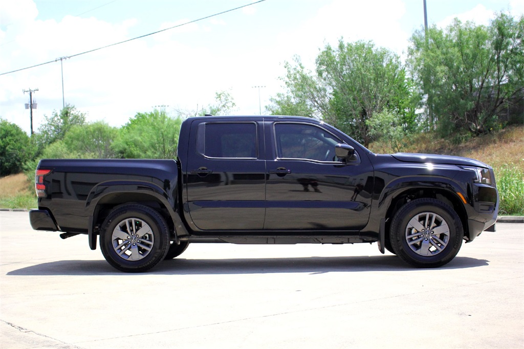 2025 Nissan Frontier SV photo 2