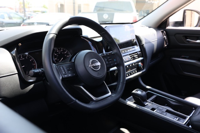 2022 Nissan Pathfinder SL photo 9