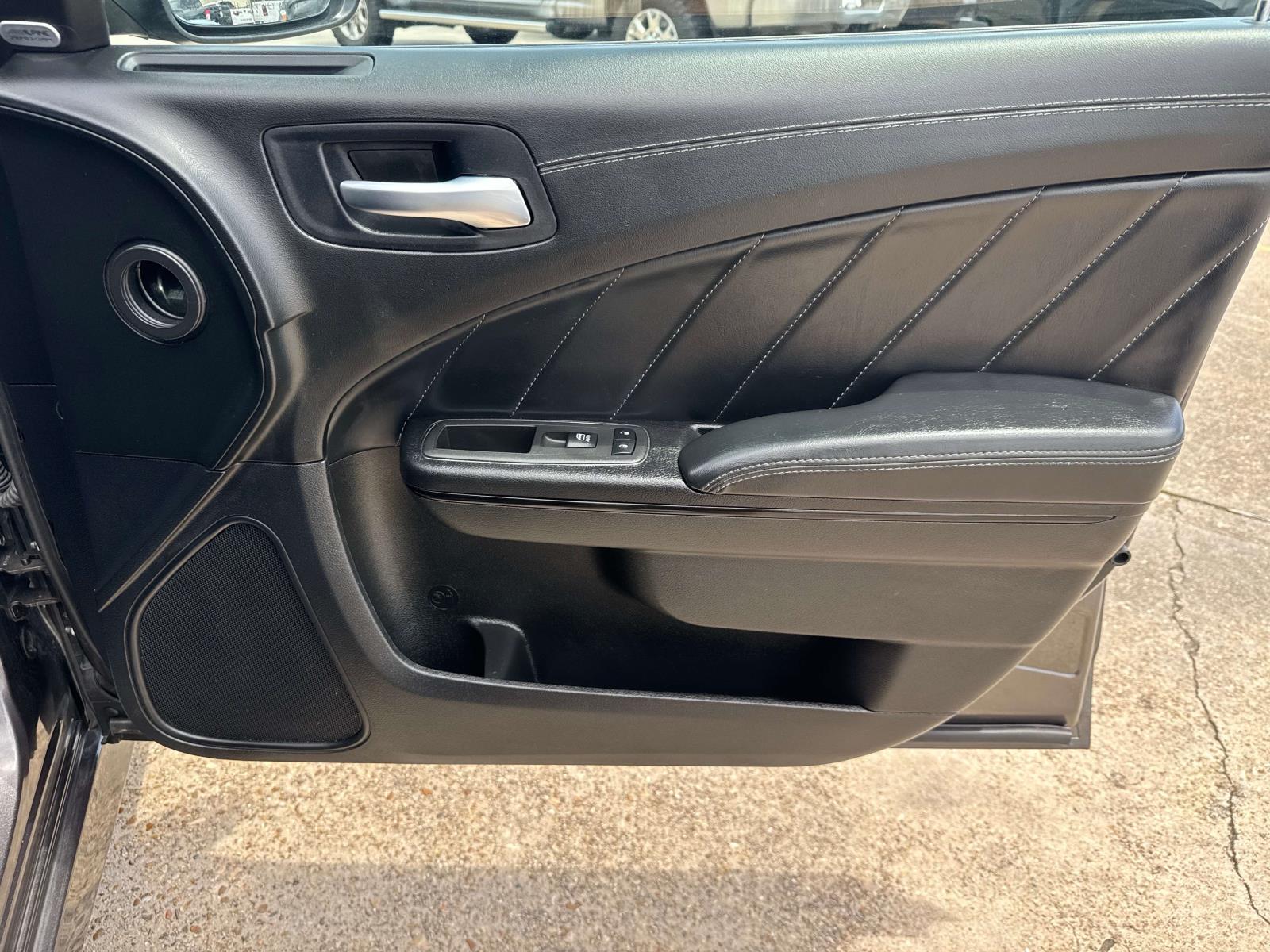 2022 Dodge Charger R/T photo 13