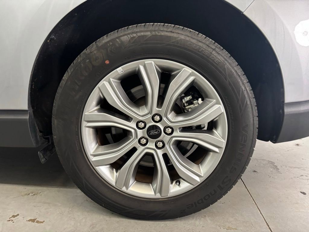 2024 Ford Edge Titanium photo 11