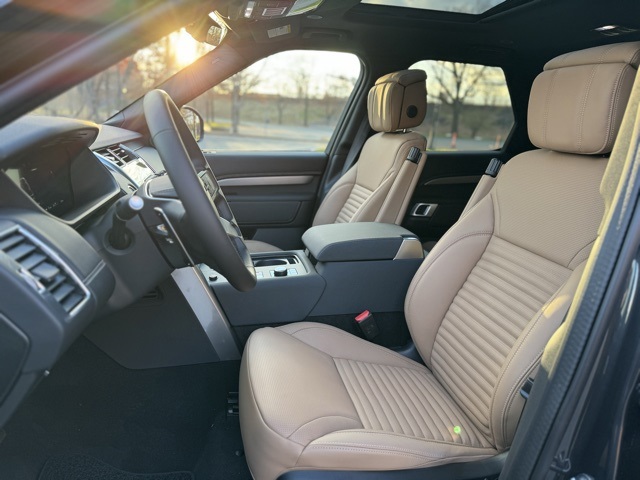 2024 Land Rover Discovery SE photo 13