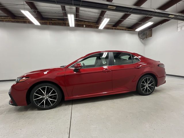 2022 Toyota Camry SE photo 5