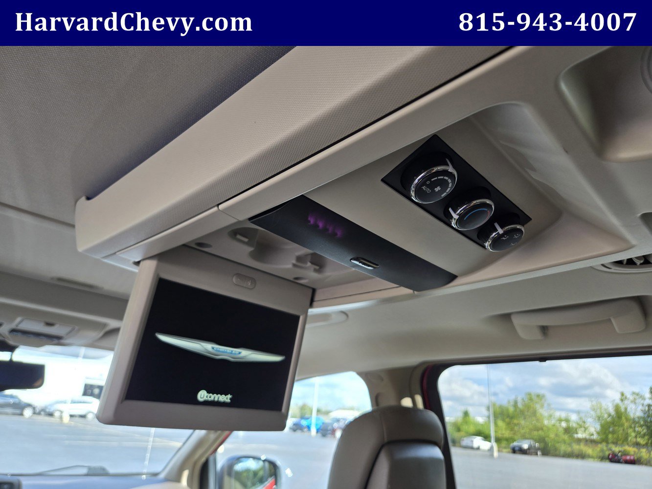2015 Chrysler Town & Country Limited Platinum photo 21