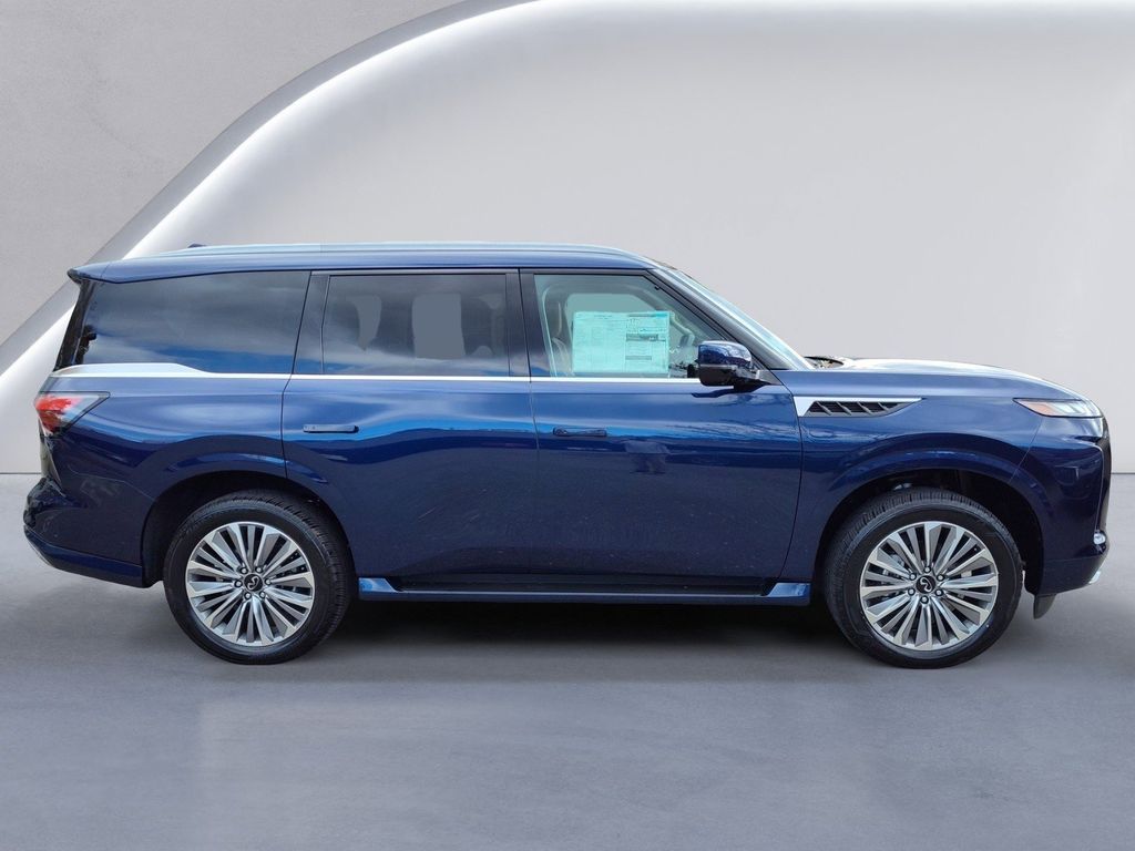 2025 Infiniti QX80 Luxe photo 3