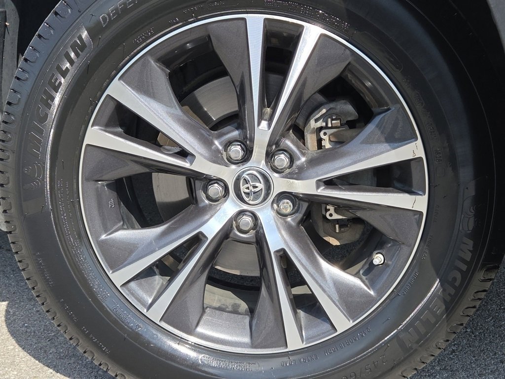 2019 Toyota Highlander LE Plus photo 13