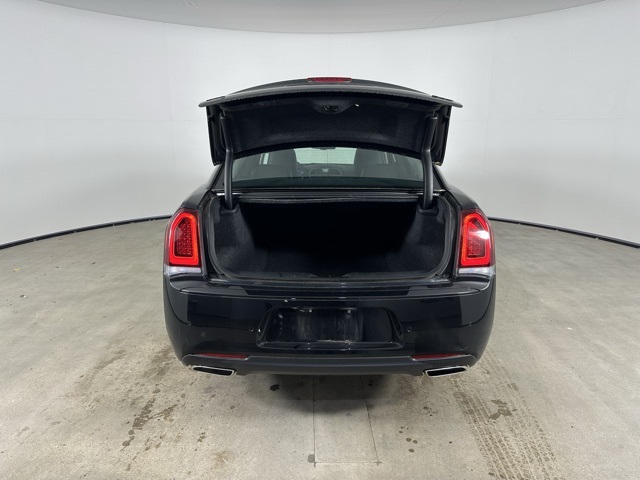 2023 Chrysler 300 Touring L photo 8