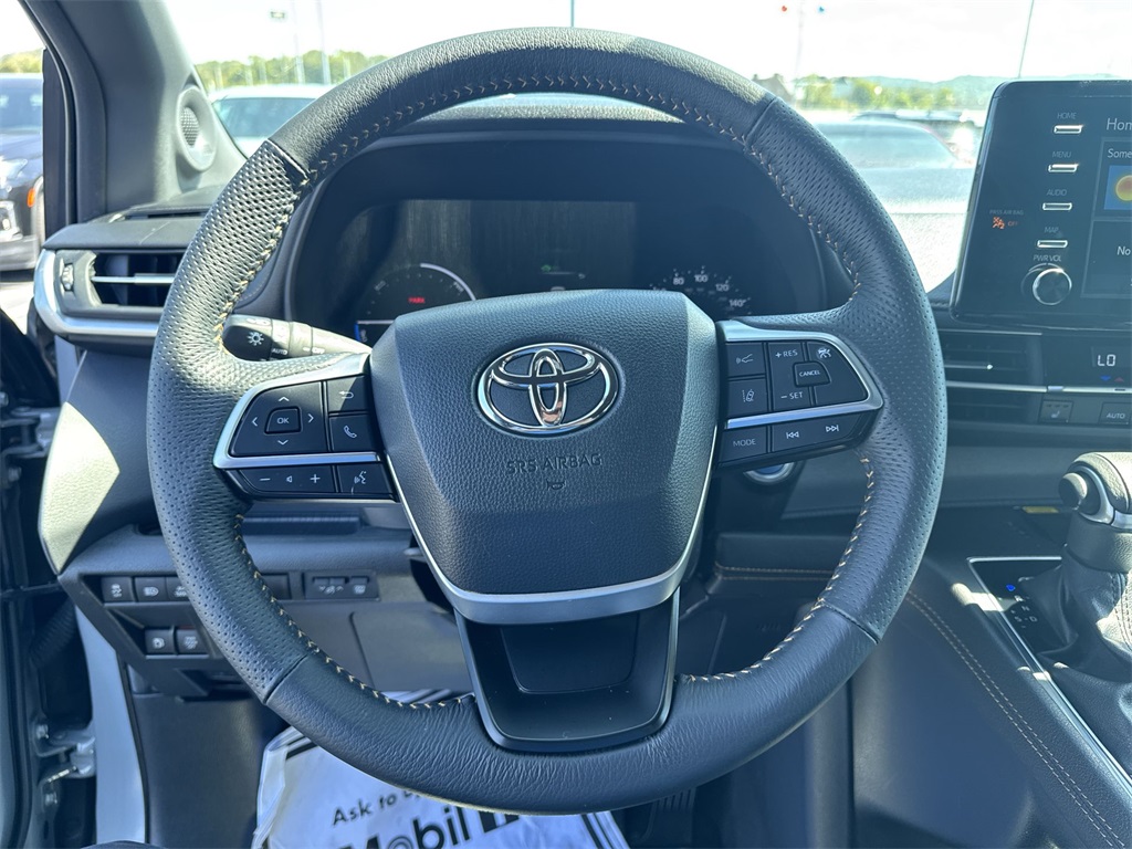 2024 Toyota Sienna LE photo 19
