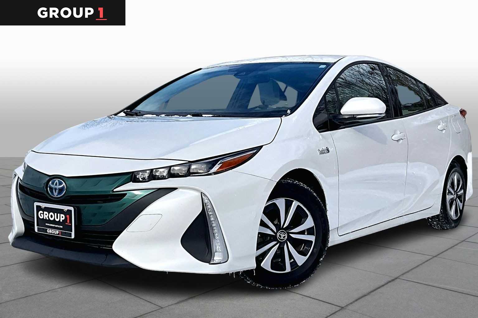 2017 Toyota Prius Prime Premium's photo