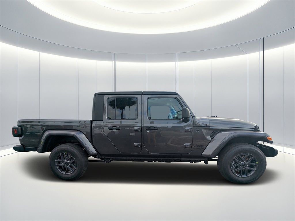 2025 Jeep Gladiator Sport S photo 2
