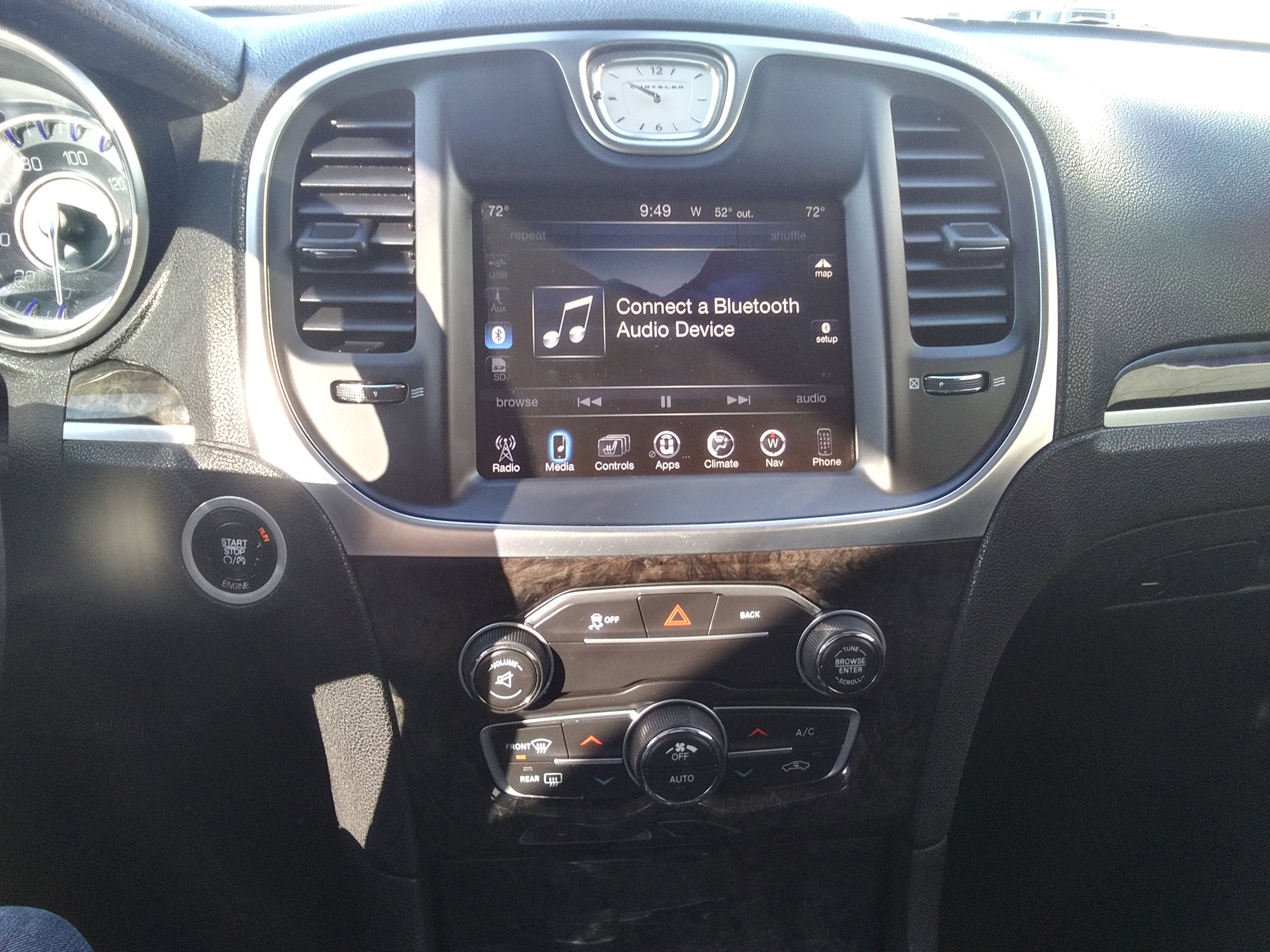 2016 Chrysler 300 C photo 15