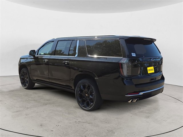 2025 Chevrolet Suburban High Country photo 3