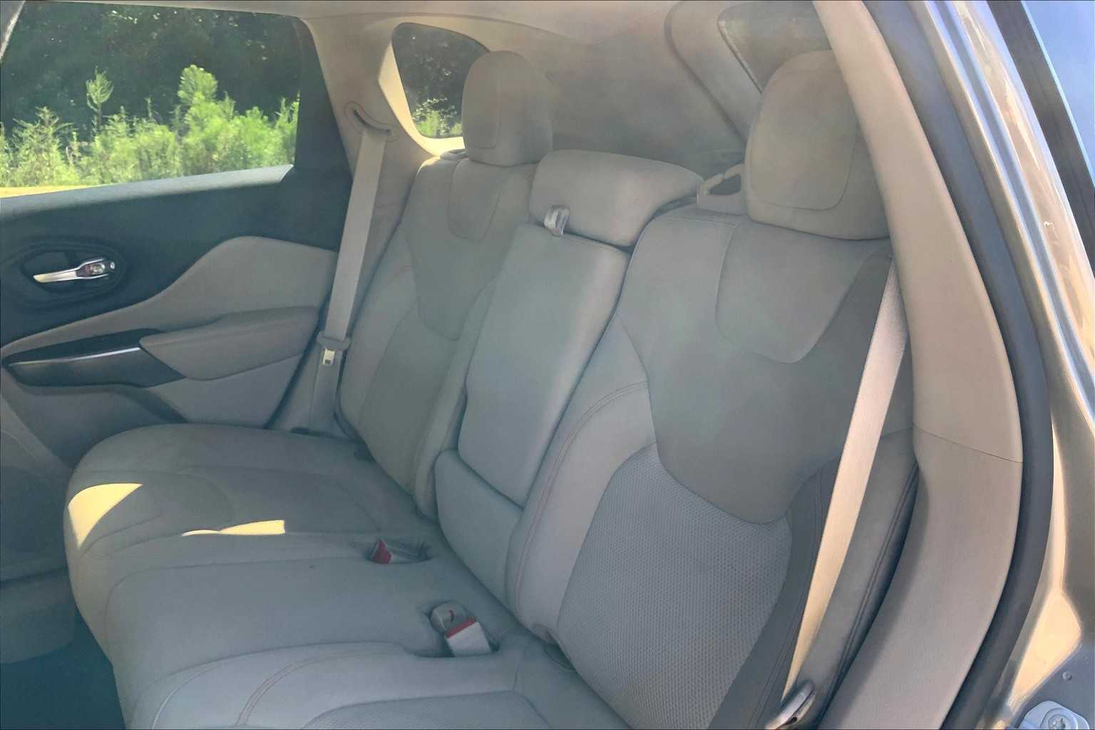 2020 Jeep Cherokee Latitude photo 20
