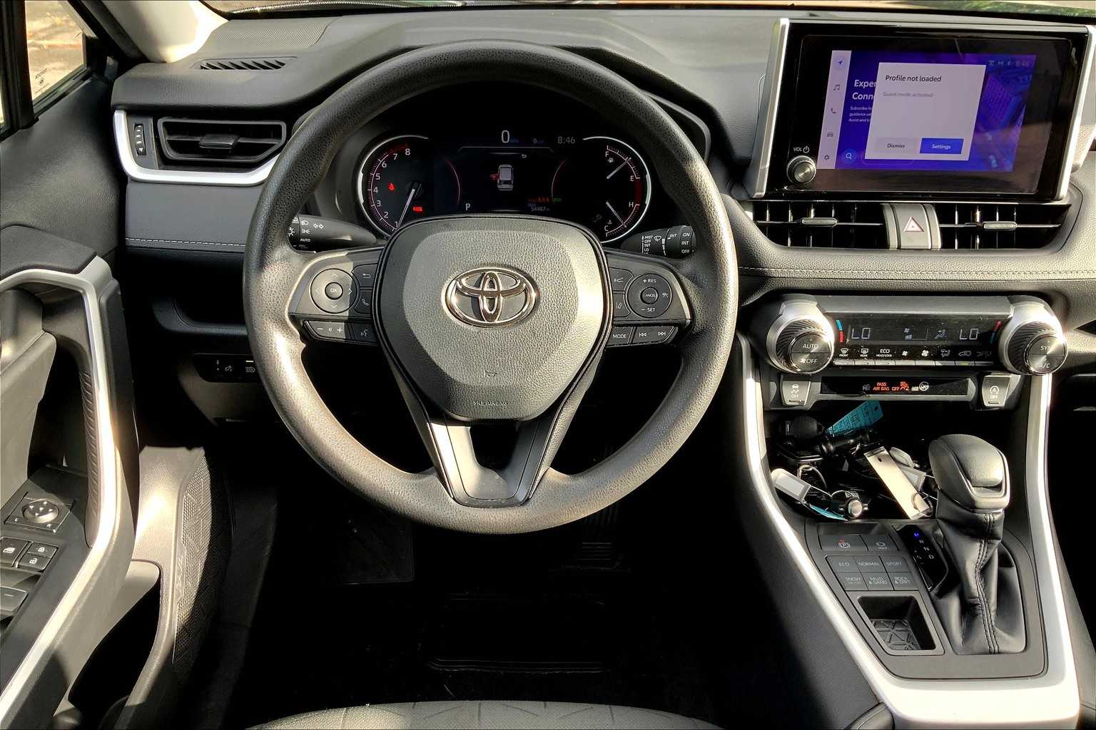 2023 Toyota RAV4 XLE photo 4