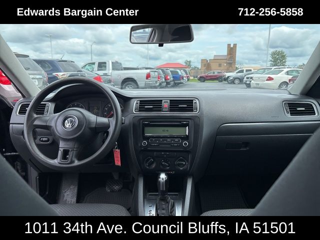 2011 Volkswagen Jetta 2.0 Base photo 11