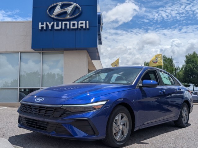 2025 Hyundai ELANTRA SE