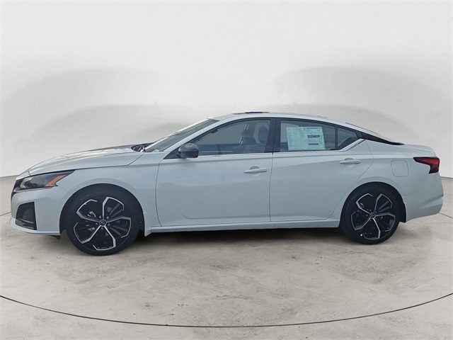 2025 Nissan Altima SR photo 2