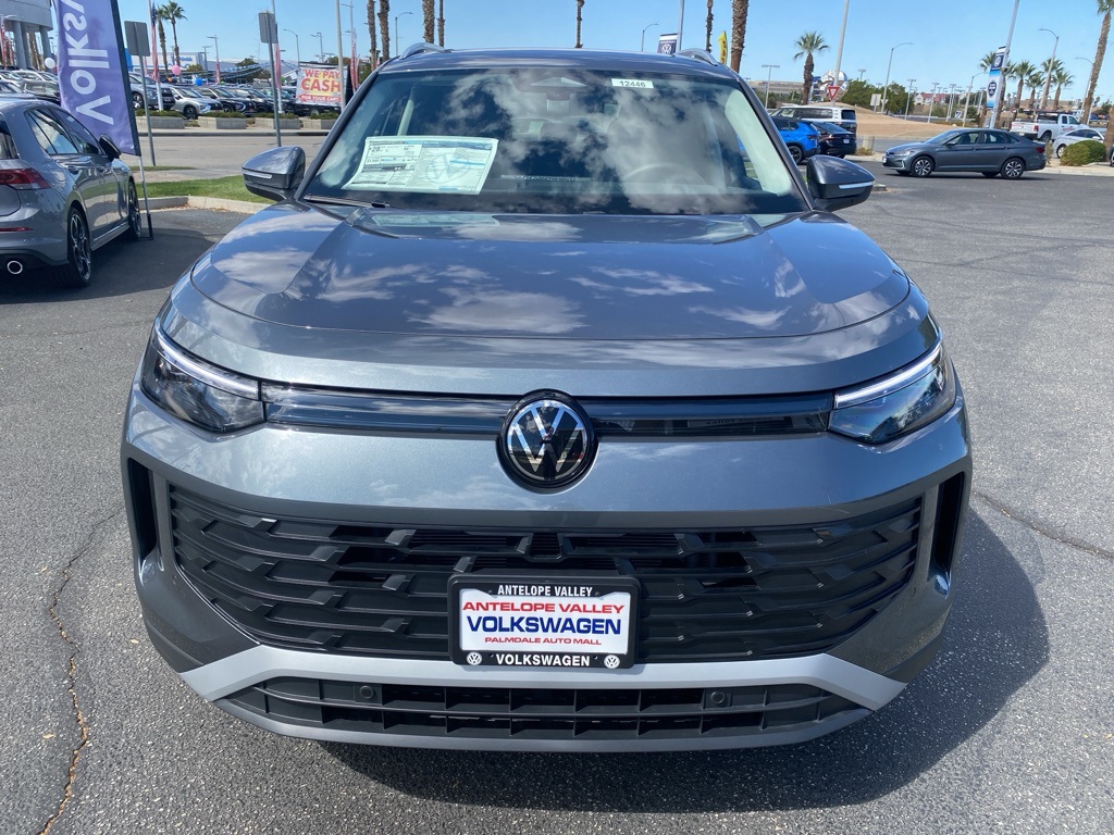 2025 Volkswagen Tiguan SE photo 2