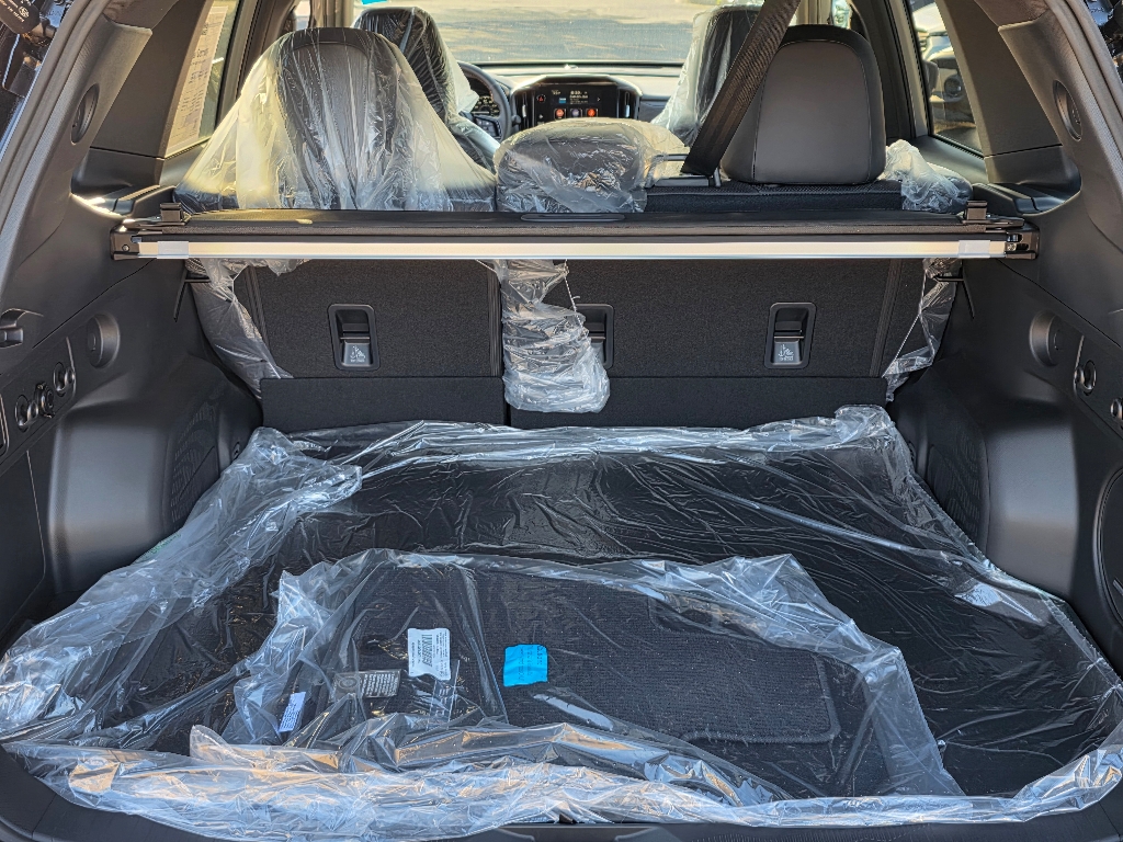 2025 Subaru Forester Touring photo 4