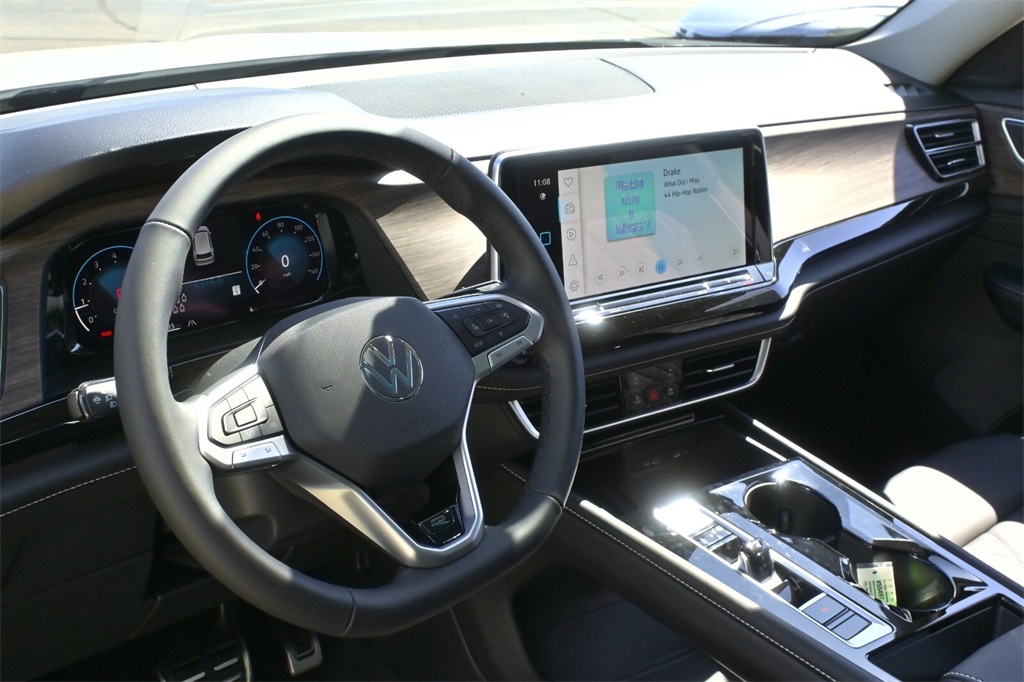 2026 Volkswagen Atlas SEL Premium R-Line photo 17