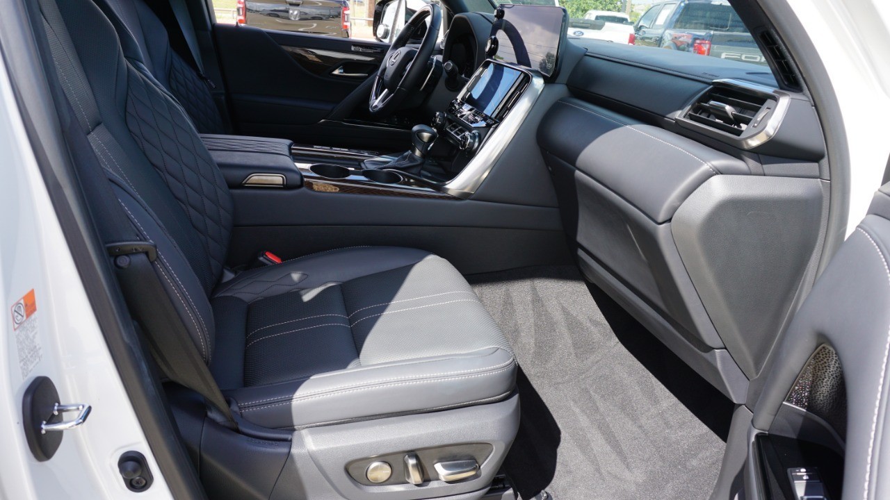 2023 Lexus LX 600 Ultra Luxury photo 14