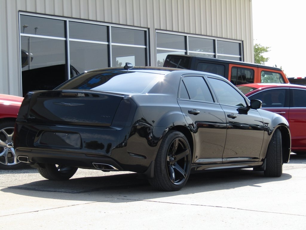 2021 Chrysler 300 Touring photo 2
