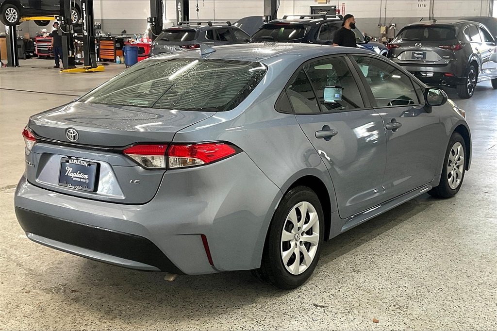 2022 Toyota Corolla LE photo 12
