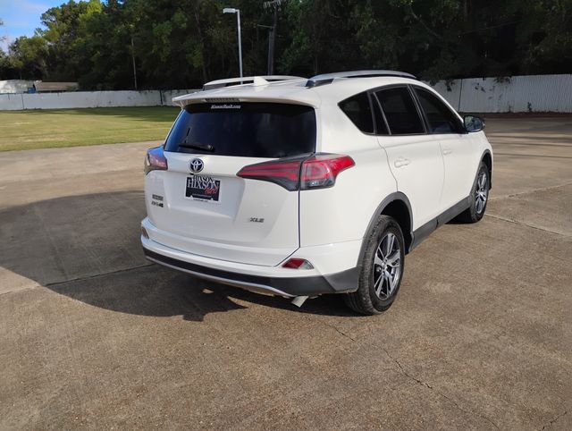 2018 Toyota RAV4 XLE photo 4