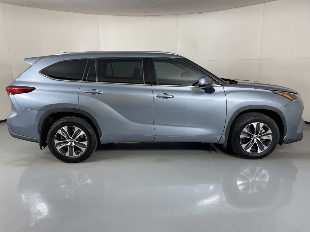 2021 Toyota Highlander XLE photo 9