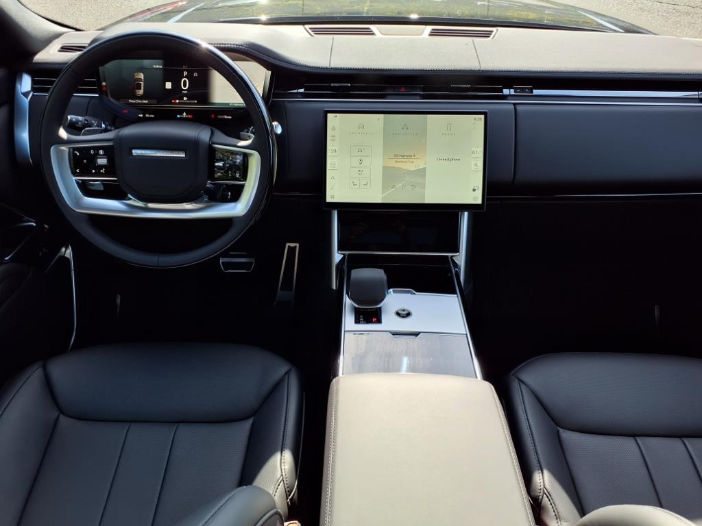 2025 Land Rover Range Rover SE photo 4
