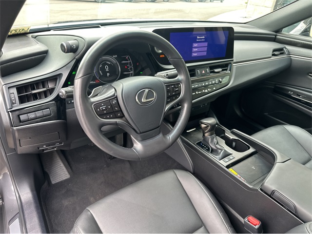 2025 Lexus ES 300h Premium photo 13