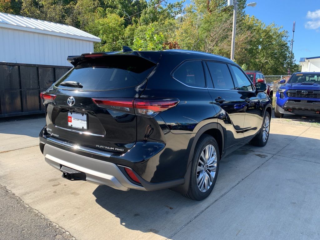 2025 Toyota Highlander Platinum photo 3