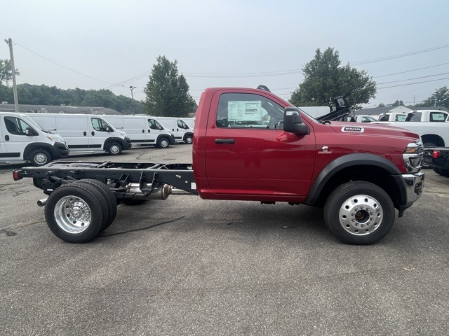 2025 Ram 5500 Tradesman photo 3