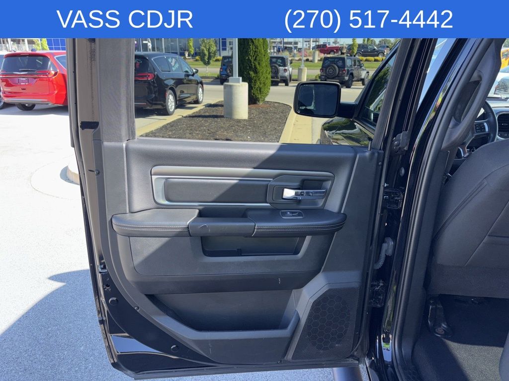 2023 Ram 1500 SLT photo 18