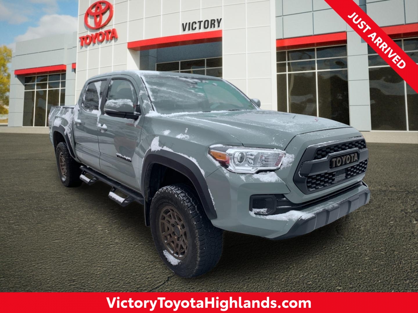 2023 Toyota Tacoma SR5's photo