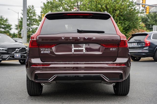 2026 Volvo XC60 B5 Hybrid photo 4