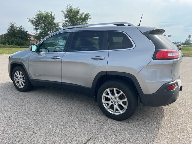 Used 2016 Jeep Cherokee Latitude with VIN 1C4PJMCS0GW364474 for sale in Morton, IL