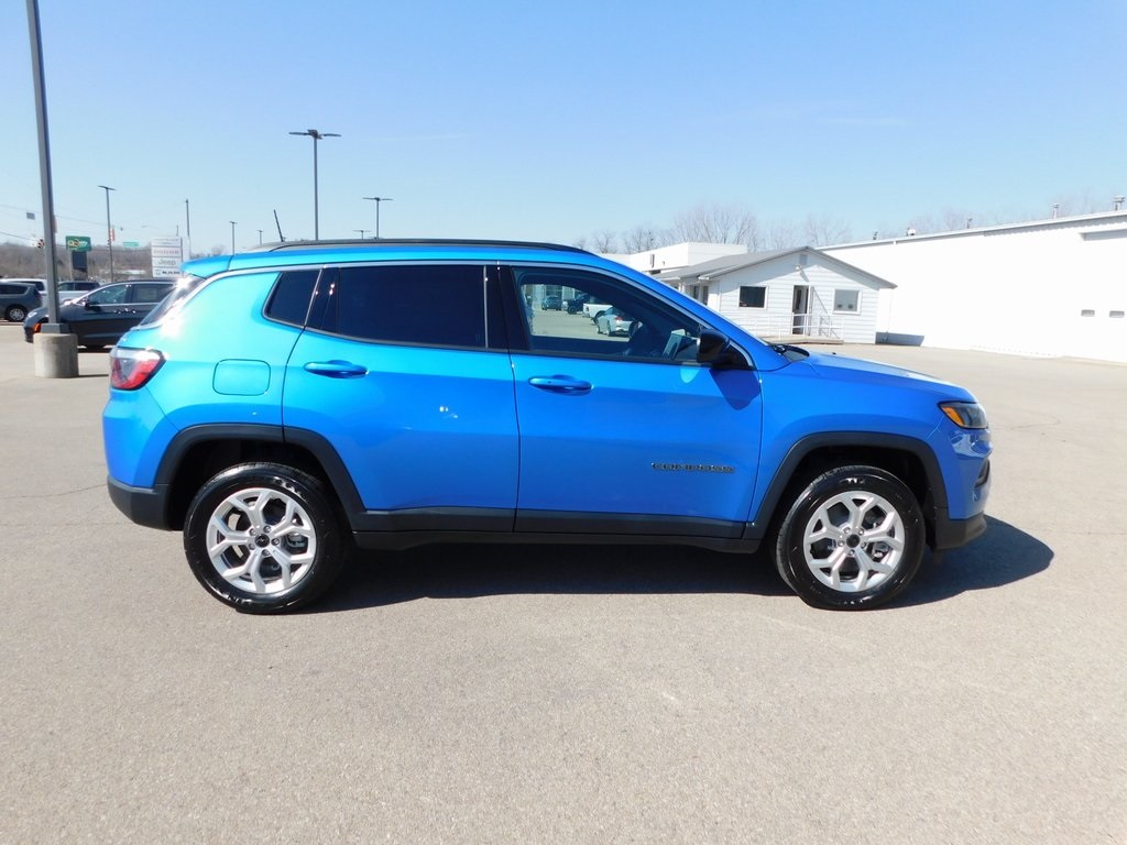 2025 Jeep Compass Latitude photo 2