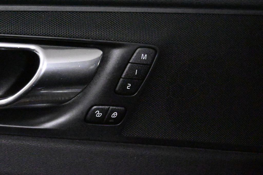 2018 Volvo XC60 T5 Momentum photo 28