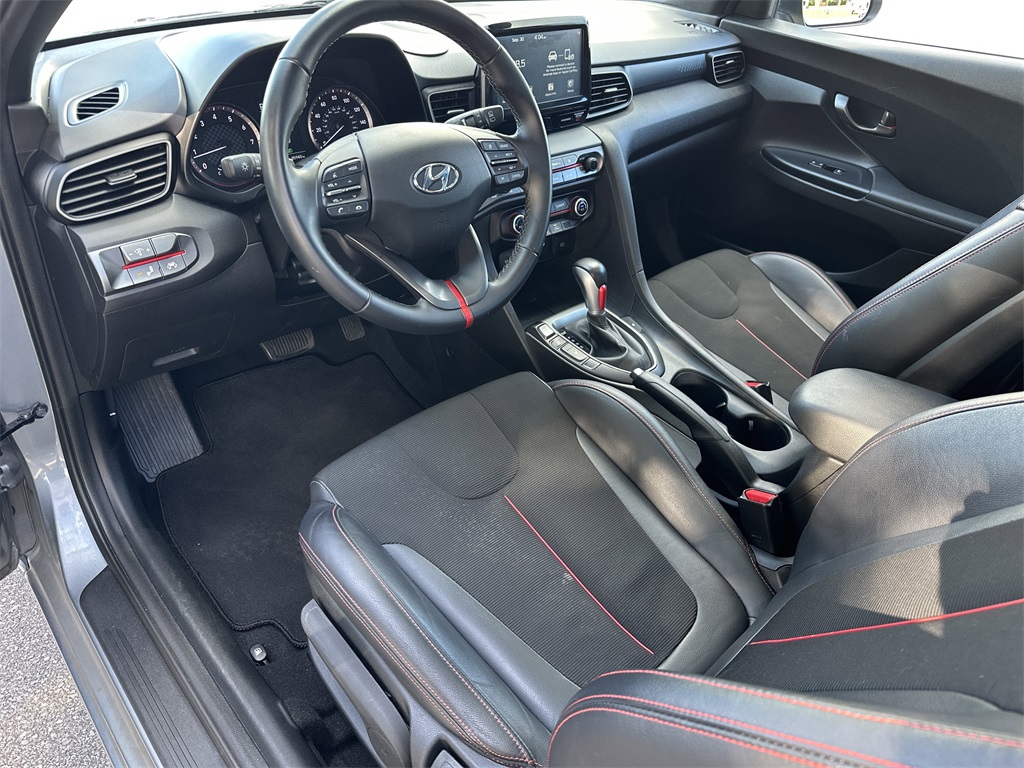 2021 Hyundai Veloster 2.0L Premium photo 13