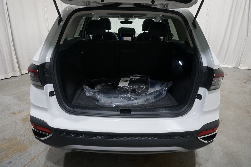 2025 Volkswagen Taos SEL photo 22