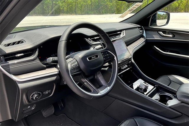 2025 Jeep Grand Cherokee Limited photo 3