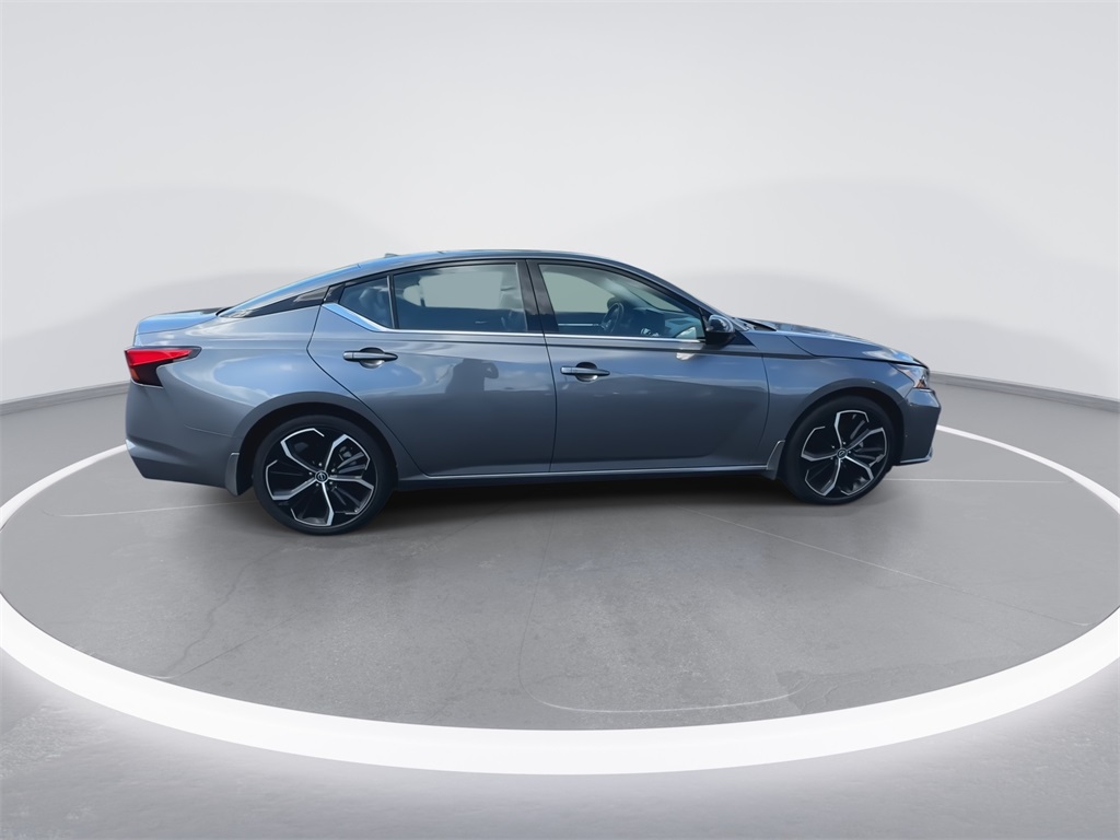 2024 Nissan Altima 2.5 SR photo 9