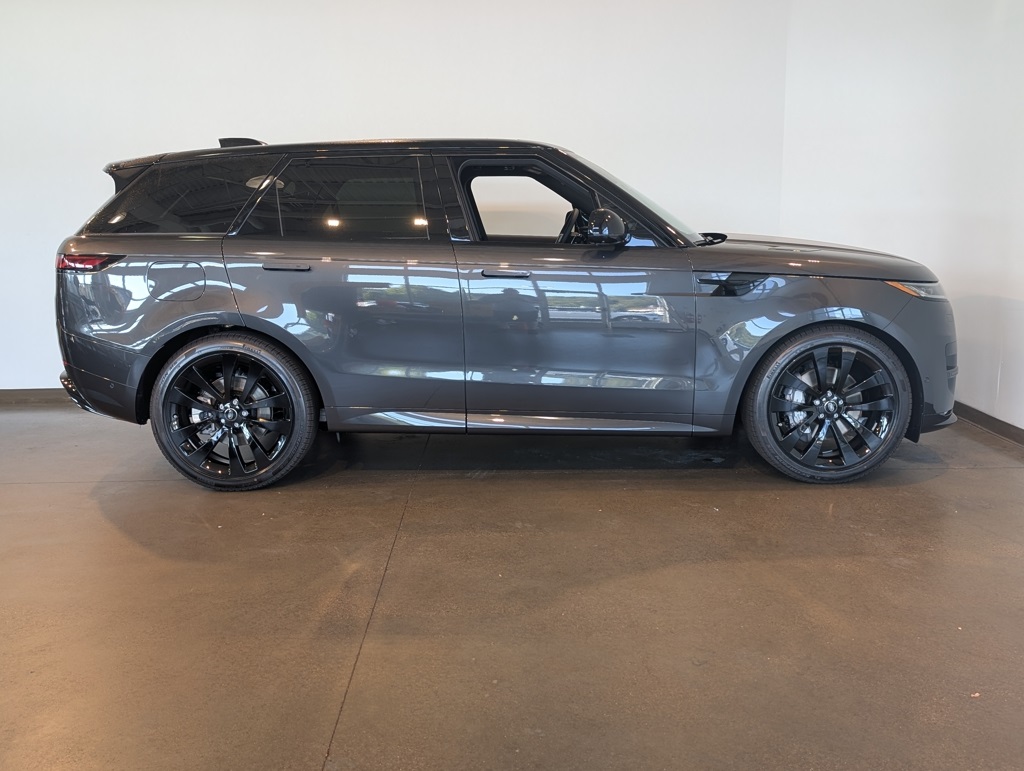 2025 Land Rover Range Rover Sport SE photo 5