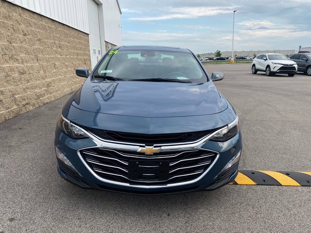 2024 Chevrolet Malibu 1LT photo 2