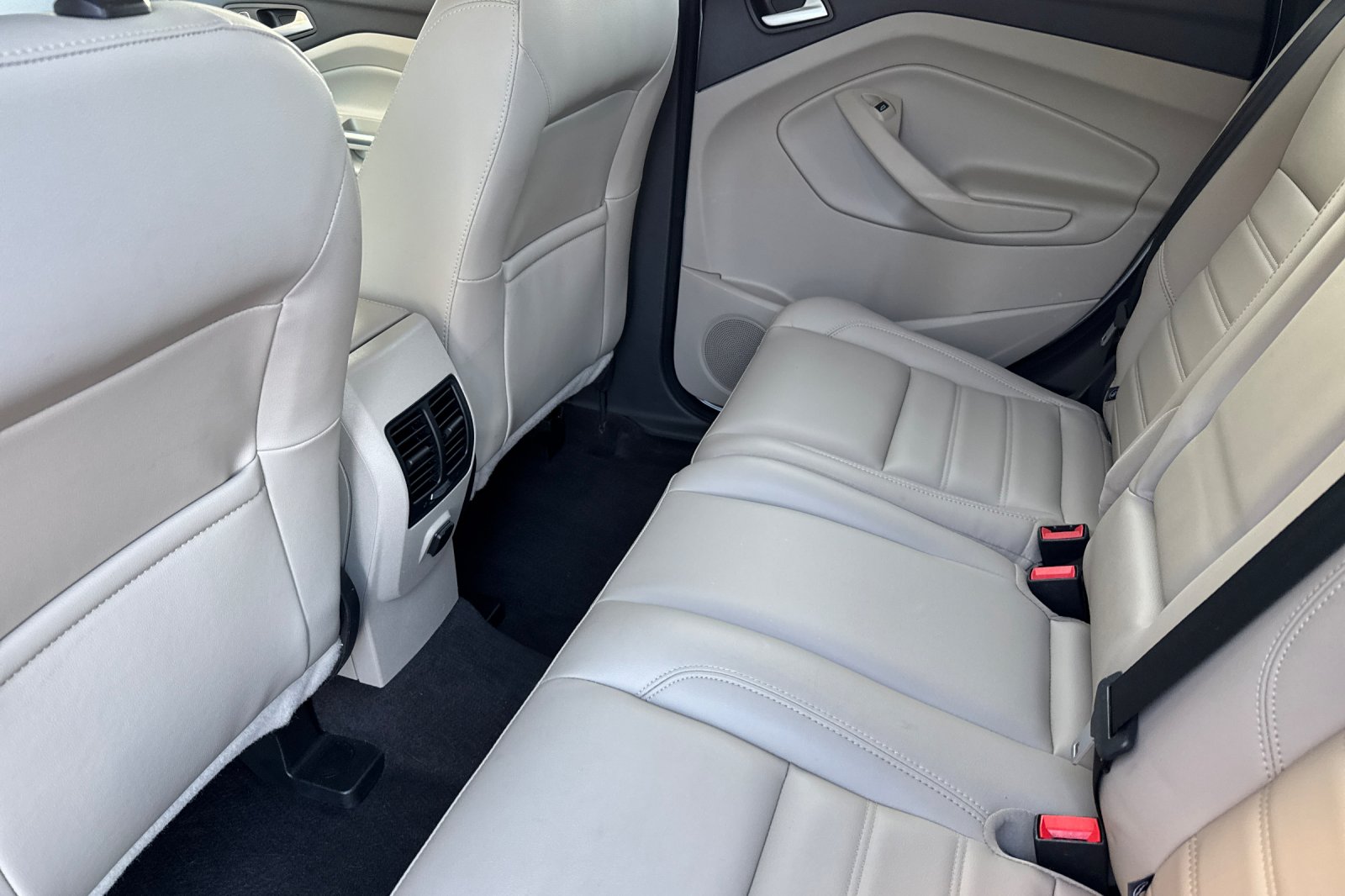 2019 Ford Escape SEL photo 4