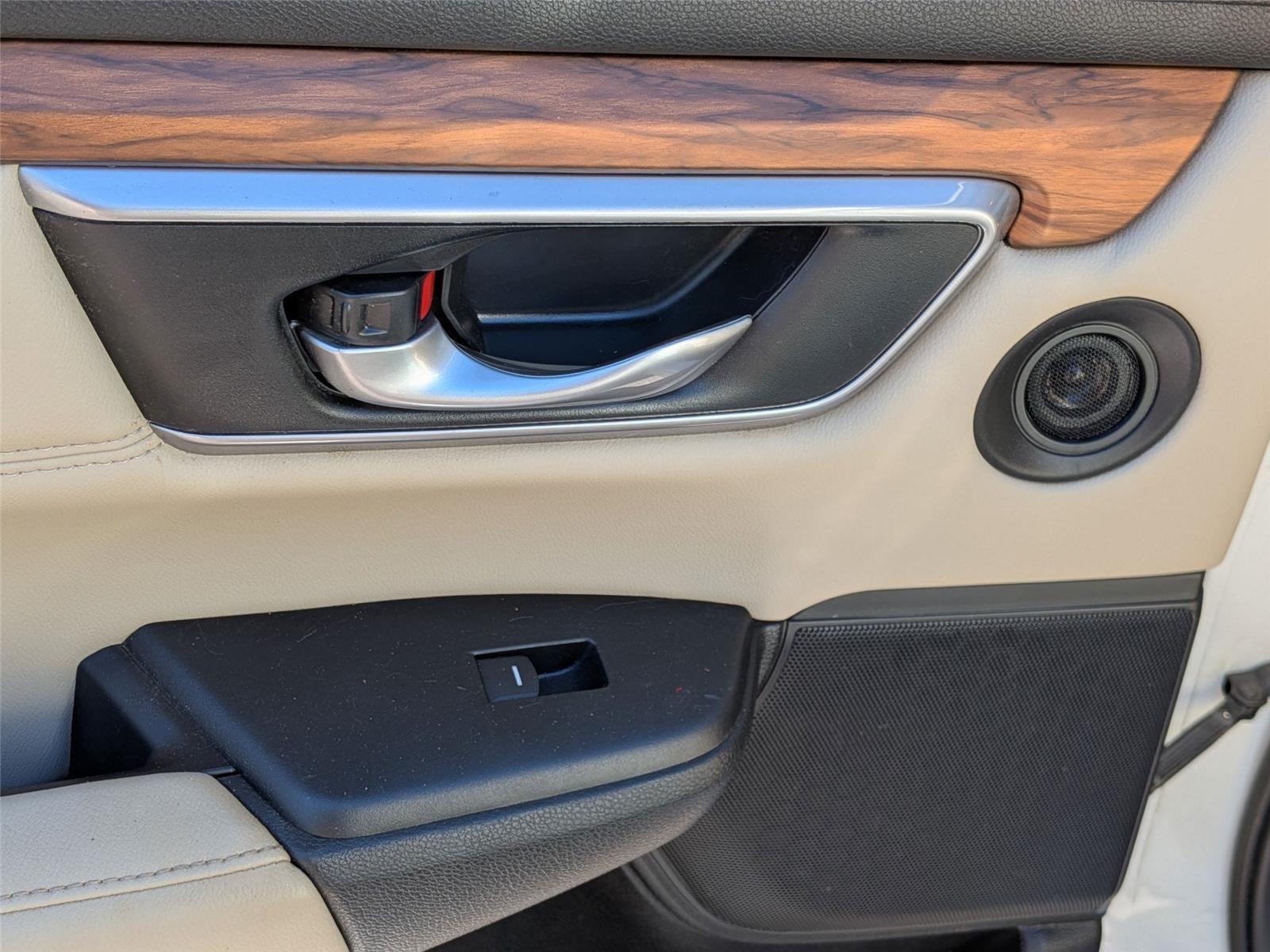 2018 Honda CR-V Touring photo 26