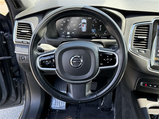 2020 Volvo XC90 T6 Momentum photo 16
