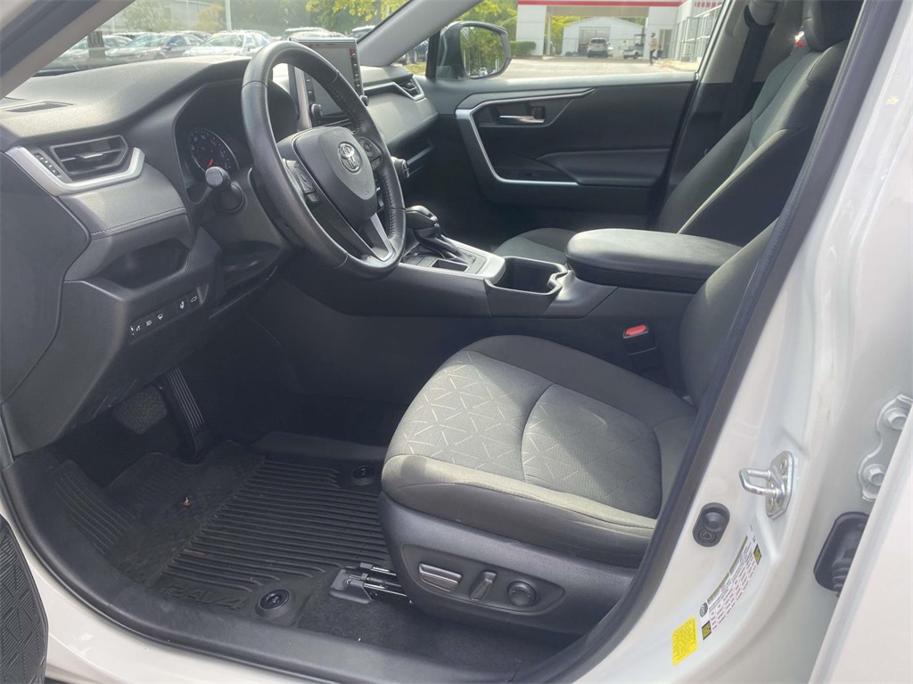 2022 Toyota RAV4 XLE photo 12