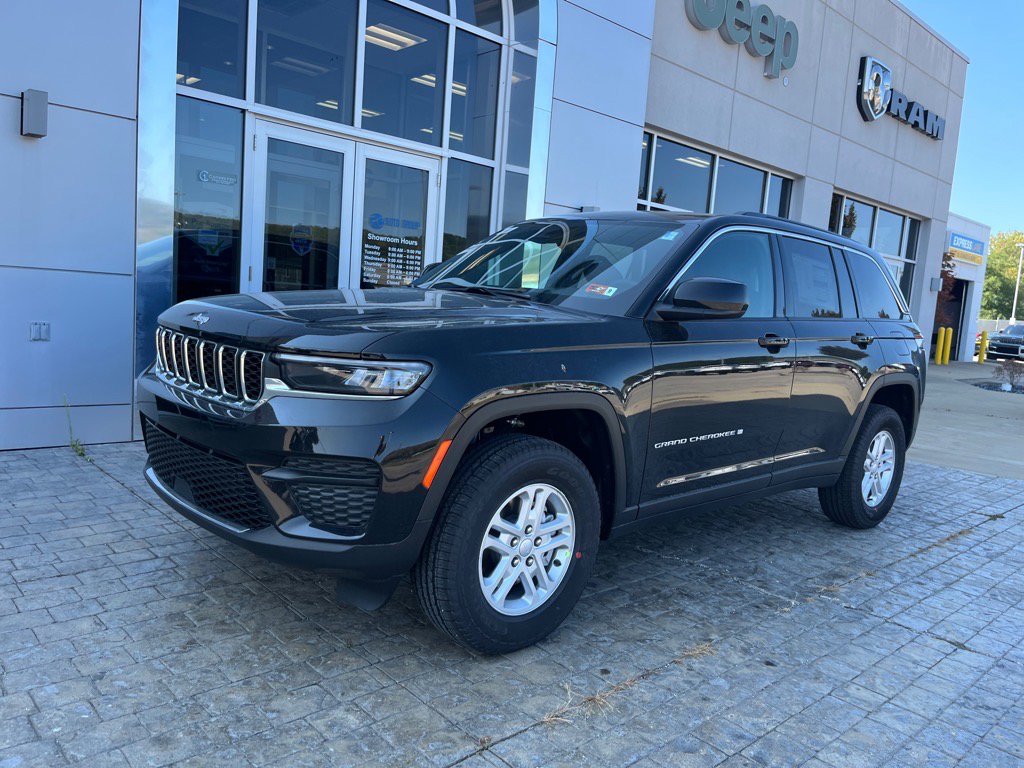 2025 Jeep Grand Cherokee Laredo Altitude photo 2
